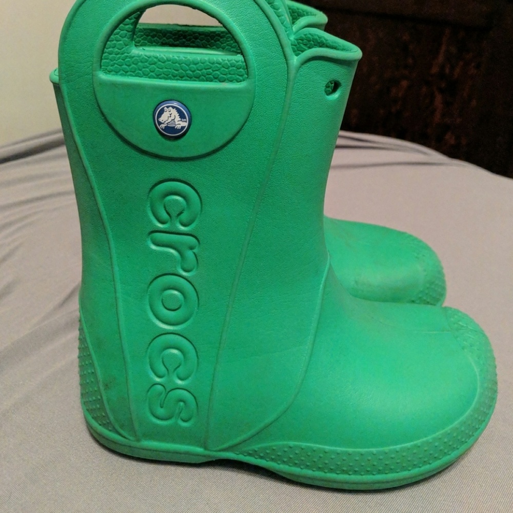Kids Crocs rain boots Handle It size 12 Green
